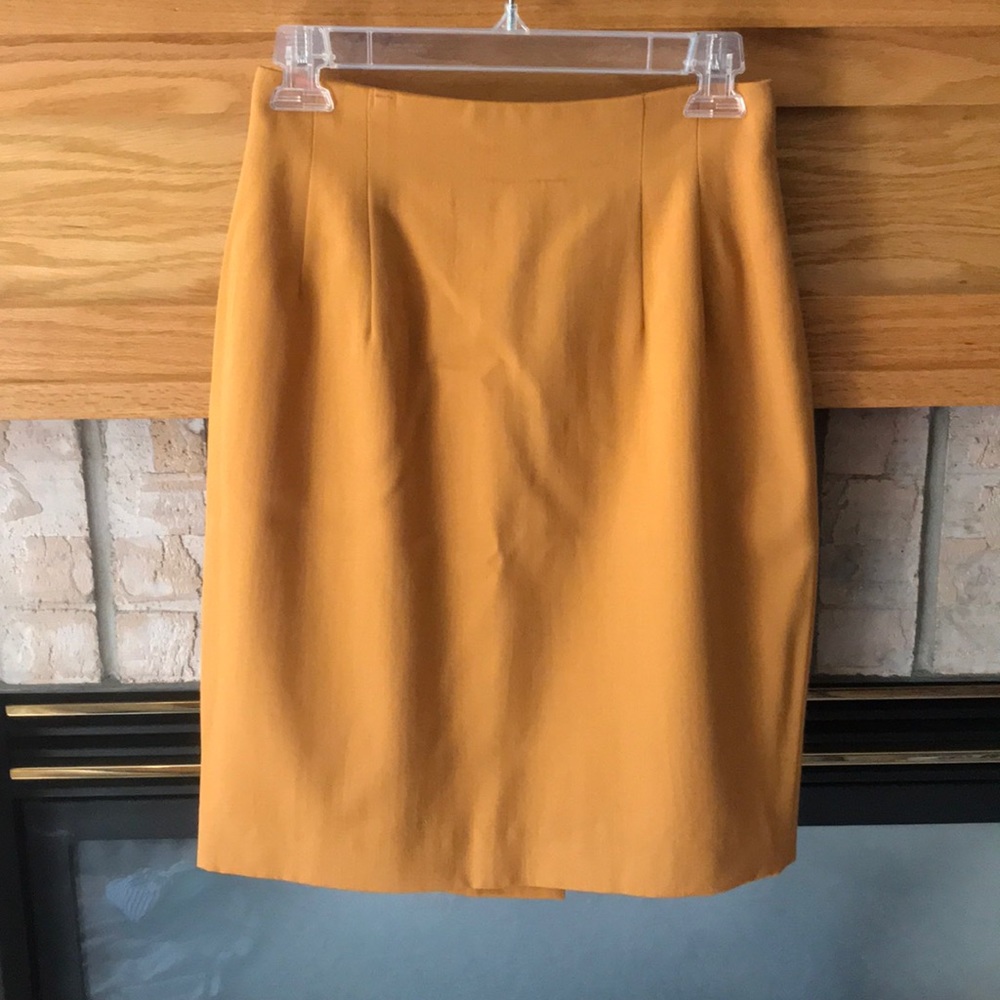 💥Mustard yellow skirt (💯 wool) SZ 6 ANN TAYLOR